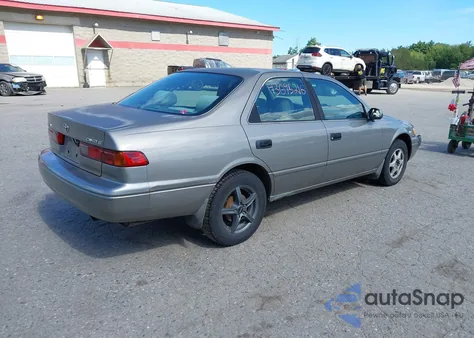 1997 Toyota Camry Xle z USA, uszkodzony, nr VIN 4T1BG22K3VU128436